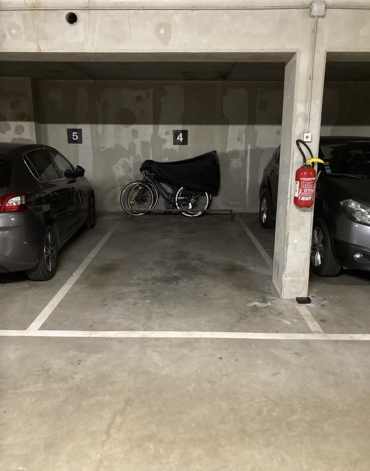 PLACE DE PARKING - GARE CLICHY LEVALLOIS