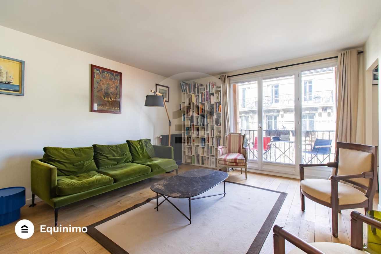 Appartement meublé de 3 pièces de 73m2, traversant et en très bon état général, situé rue François Villon