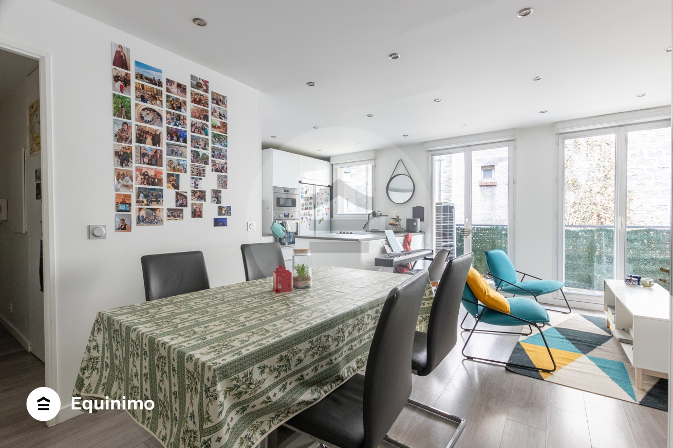 Appartement 4 pièces de 70m2, au 1er étage, avec 2 balcon exposé sud Ouest, rue romain rolland.