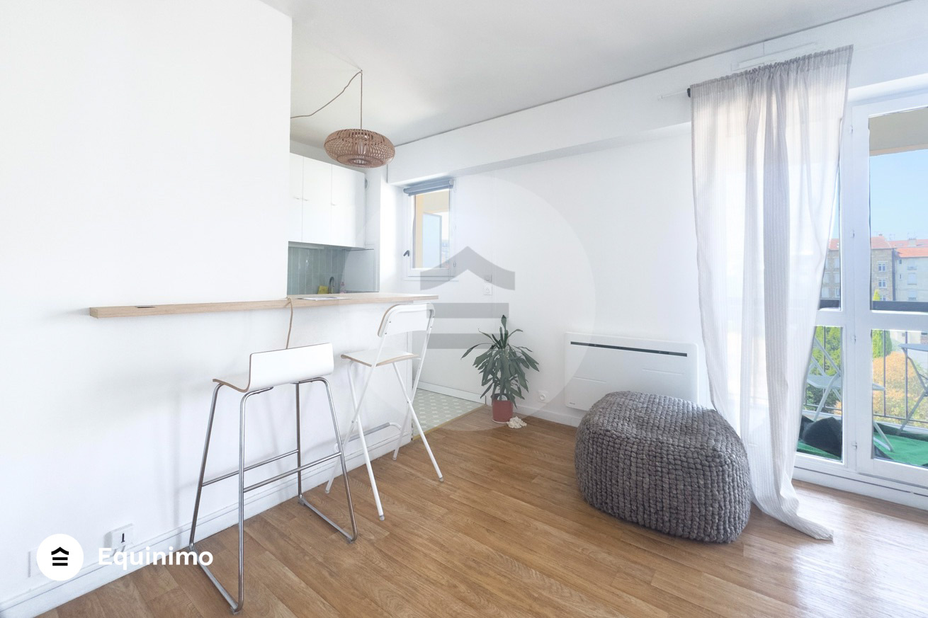 Studio meublé rénové avec grand balcon vue dégagé au 3 étage avec ascenseur parking possible